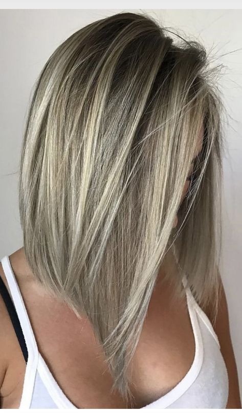 Inverted Hairstyles, Medium Haircuts For Women, Medium Hairstyles For Women, Messy Wavy Hair, Brunette Hair Cuts, Medium Haircut, Straight Hairstyles Medium, Long Bobs, Blonde Balayage Highlights