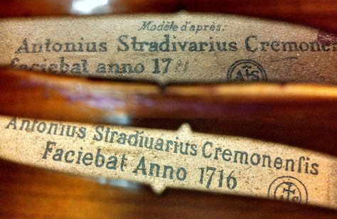 Stradivarius Violin, Antonio Stradivari, Violin Shop, Violin Makers, Apple Logo Wallpaper Iphone, Historical Objects, Beauty Art, Music Lessons, Violin