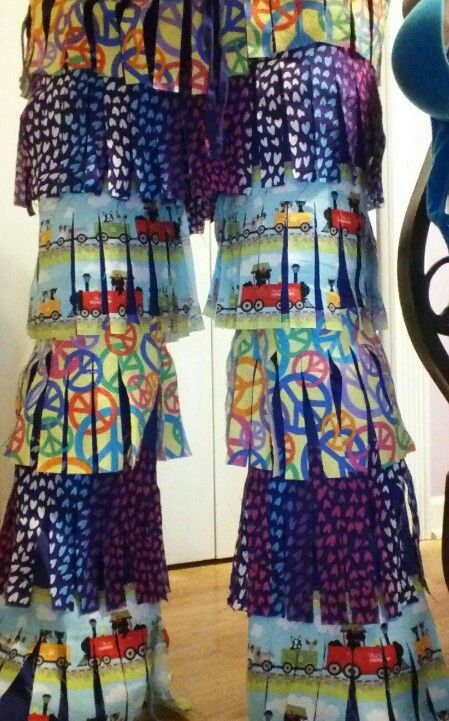 Old fashioned Mardi Gras pants Mardi Gras Date, Mardi Gras Diy, Stilt Costume, Mardi Gras Crafts, Mardi Gra, Mardi Gras Outfits, Mardi Gras Costumes, Mardi Gras Parade, New Orleans Mardi Gras