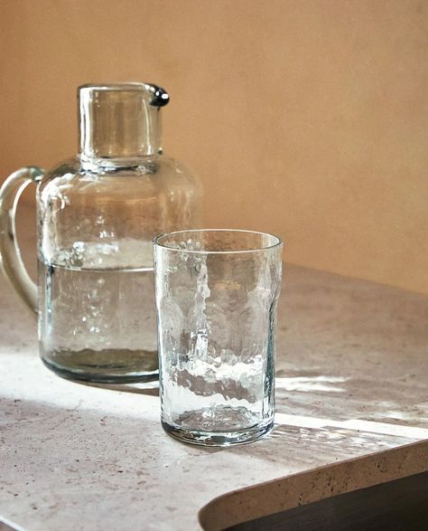 Bathroom Fragrance, Short Glass, Engraved Flower, Drinks Tumbler, Glass Coffee Cups, Hammered Metal, Glass Pitchers, Coffee Tumbler, Bubble Glass