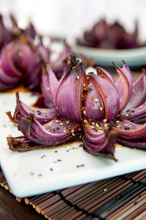 These Lotus Flower Onions are a delicious dish to make as edible centerpieces for your next party! 🧅 . . . . . #simplyglutenfree #glutenfree #glutenfreeliving #glutenfreelife #glutenfreediet #glutenfreefood #glutenfreelifestyle #glutenfreefoodie #glutenfreemom #easyglutenfree #glutenfreegoodness #health #healthylifestyle #carolglutenfree #foodphoto #foodphotographer #foodphotography #glutenfreerecipes #recipe #glutenfreeblogger #glutenfreeblog #onions #vinegar #lotusflower #onion Purple Food Entree, Small Frequent Meals, Food Purple Aesthetic, Fancy Vegetarian Recipes, Purple Aesthetic Food, Fancy Vegan Recipes, Fancy Salad, Board Recipes, Colour Party