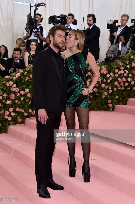 #mileycyrus #liamhemsworth #crd0311 #metgala ❤️ Kaitlynn Carter, Miley And Liam, Australian Actors, Girls Getaway, Liam Hemsworth, Chris Hemsworth, Hollywood Stars, Miley Cyrus, Celebrity Couples