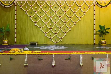 Traditional Engagement Decor, Traditional Stage Decoration, Traditional Backdrop Decoration, Backdrop Decorations Wedding, Indian Baby Shower Decorations, Leaf Decor Wedding, Reception Stage Decor, Simple Stage Decorations, Wedding Stage Decor