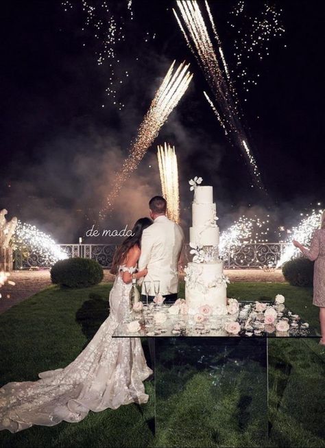 Cake With Fireworks, Dream Marriage, Dream Wedding Reception, Dream Wedding Decorations, Dream Wedding Venues, Dream Wedding Ideas Dresses, Future Wedding Plans, Nails Elephant, Elephant Wedding