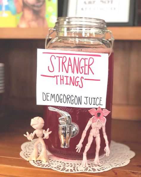 Stranger Things Birthday Food Ideas, Stanger Thing Birthday, Stranger Things Inspired Food, Stranger Things Food Party, Stranger Things Birthday Theme, Stranger Things Birthday Party Food, Stranger Things Food Ideas Party, Diy Stranger Things Party Decor, Stranger Thing Birthday Party