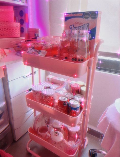 Pink Snacks cart 💓 Pink Snack Bar Ideas, Beauty Room Snack Bar, Snack Cart For Room Aesthetic, Pink Hangout Room, Snack Stash In Bedroom Aesthetic, Snack Cart Aesthetic, Party Snack Cart, Pink Sleepover Aesthetic, Snack Bin Ideas