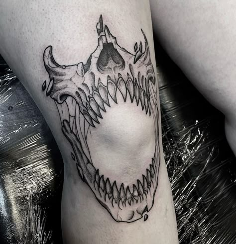 Knee Tattoo Ideas, Tattoo Scabbing, Unique Tattoos Black Women, Knee Tattoos, Omerta Tattoo, Skeleton Hand Tattoo, Back Of Shoulder Tattoo, Incredible Tattoos, Tattoo Design Book