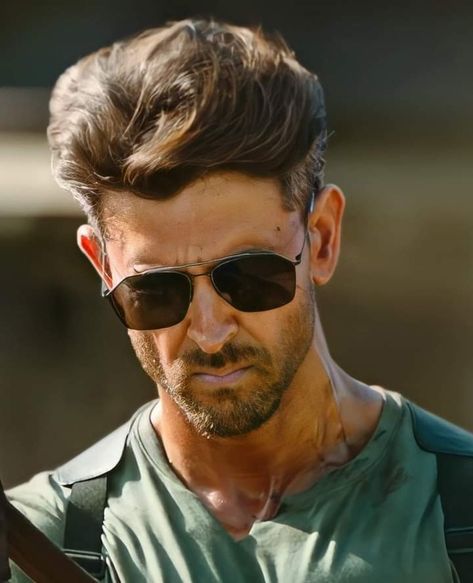 Roman Range, Hrithik Roshan Hairstyle, Beckham Hair, Hairstyles Undercut, Gym Photoshoot, Drawing Materials, Avengers Pictures, Celebrity Haircuts, Ms Dhoni Photos