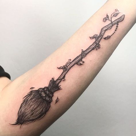 Broomstick Tattoo Design, Witches Broom Tattoo, Salem Tattoo Ideas, Witch Broom Tattoo, Broomstick Tattoo, Small Witchy Tattoos, Tattoos Witchy, Broom Tattoo, Vintage Wall Decor Ideas