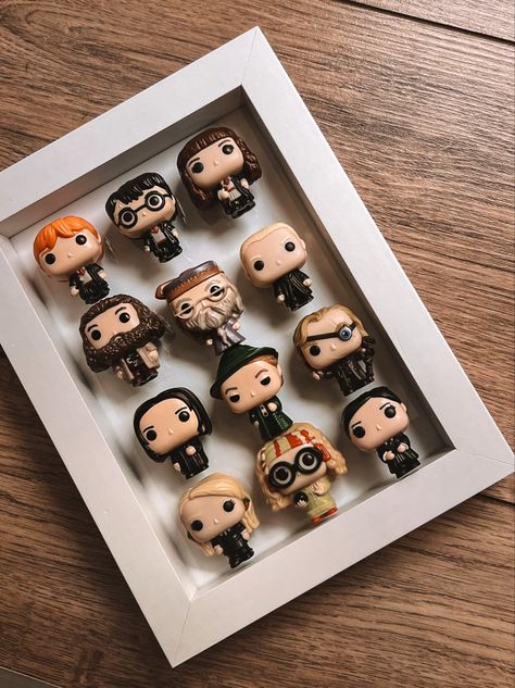 Harry Potter. Kinder Joy Harry Potter Funko Pop Aesthetic, Harry Potter Box Diy, Funko Pops Aesthetic, Harry Potter Clay, Harry Potter Collectables, Harry Potter Figures, Harry Potter Pop Up, Harry Potter Gift Ideas, Funko Harry Potter