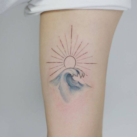 Sun and wave tattoo on the left inner arm. Tattoo For Women Arm, Wave Tattoo Wrist, Simple Wave Tattoo, Tattoo Sonne, Tropical Tattoo, Left Arm Tattoos, Wave Tattoo Design, Inner Arm Tattoos, Wave Tattoo