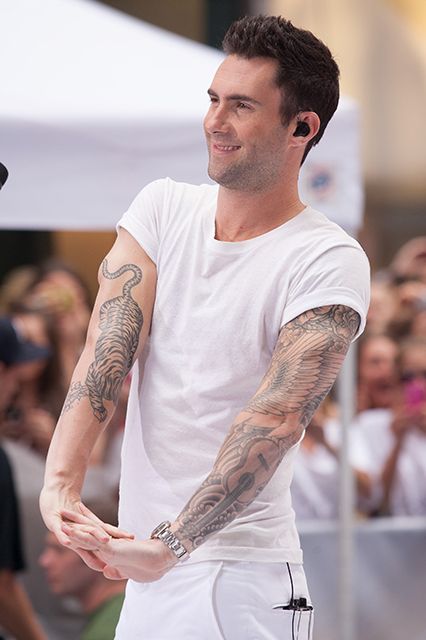 Adam Levine  As we mentioned earlier, anyone can get a tiger, but the one nestled in the crook of Adam Levine's arm steals the show from his full sleeve. Full Tattoo Sleeve, Adam Levine Tattoos, Best Celebrity Tattoos, Men Hipster, Tattoo Tiger, Full Tattoo, Tattoo Fashion, Angel Wings Tattoo, Gorgeous Tattoos