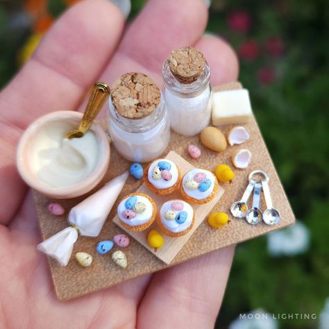 Miniature Easter, Polymer Clay Food Miniatures, Miniature Vegetables Clay, Lemon Miniatures, Miniature Food Earrings, Blue Eggs, Easter Baking, Easter Cupcakes, Chocolate Eggs