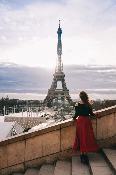 Travel In Paris, Activities In Paris, Travel Manifestation, French Trip, Paris Things To Do, Paris Activities, Inspiration Photoshoot, Eiffel Tower At Night, Traveling Alone