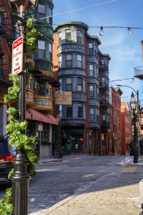 Boston Acorn Street, Boston Core Aesthetic, Boston Vibes Aesthetic, Boston Living Aesthetic, Boston Massachusetts Aesthetic Fall, Boston Little Italy, Acorn Street Boston Photoshoot, Boston Massachusetts Summer, Life In Boston