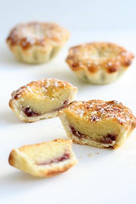 Mini Raspberry Almond Tarts, Baking Bars, Almond Tarts, Bakewell Tarts, Savoury Tarts, British Foods, Almond Desserts, English Recipes, Custard Tarts