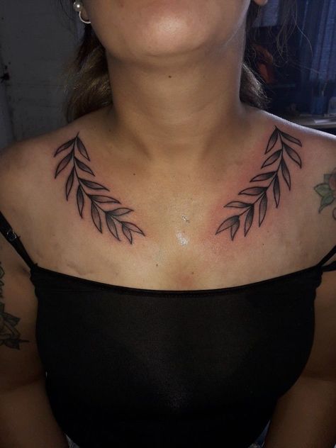 Leaves Tattoo Lower Back, Leaf Tattoos For Women Chest, Leave Collar Bone Tattoo, Laurel Collar Bone Tattoo, Olive Leaf Tattoo Collar Bone, Leaves On Collar Bone Tattoo, Collar Bone Tattoo American Traditional, Botanical Collar Bone Tattoo, American Traditional Leaves