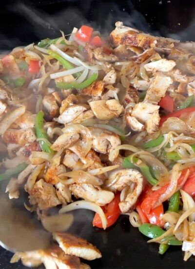 Blackstone Camping Recipes, Chicken Fajitas Dinner, Mexican Fajita Seasoning, Dinner To Feed A Crowd, Blackstone Camping, Healthy Fajitas, Fajitas Dinner, Fajita Meat, Easy Chicken Fajitas