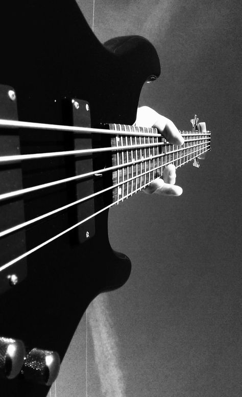 Electric Bass Aesthetic, Bass Guitar Aesthetic Wallpaper, Aesthetic Wallpaper Guitar, Bass Guitar Wallpaper, Guitar Aesthetic Wallpaper, Bass Guitar Aesthetic, Bass Aesthetic, Wallpaper Guitar, Guitar Wallpaper