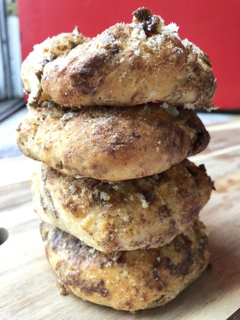 Ww Bagels Recipe, Cinnamon Crunch Bagel, Garlic Bread Bites, 2 Ingredient Bagels, Air Fryer Garlic Bread, Make Bagels, Cinnamon Bagels, 2 Ingredient Dough, Bagel Recipe Easy