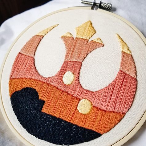 Star Wars Embroidery Pattern, Marvel Hand Embroidery, Star Wars Embroidery Designs, Geeky Embroidery Patterns, Starwars Cross Stitch Patterns, Ahsoka Cross Stitch, Serotonin Activities, Star Wars Hand Embroidery, Star Wars Sewing Projects