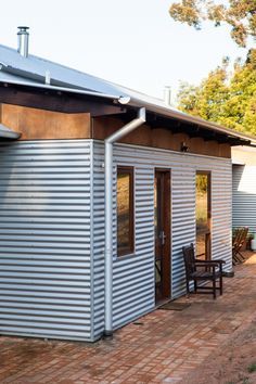 Passive Solar Homes, Tin House, House Cladding, Metal Siding, Passive House, Shed Homes, Exterior Cladding, Building A Shed, Design Exterior