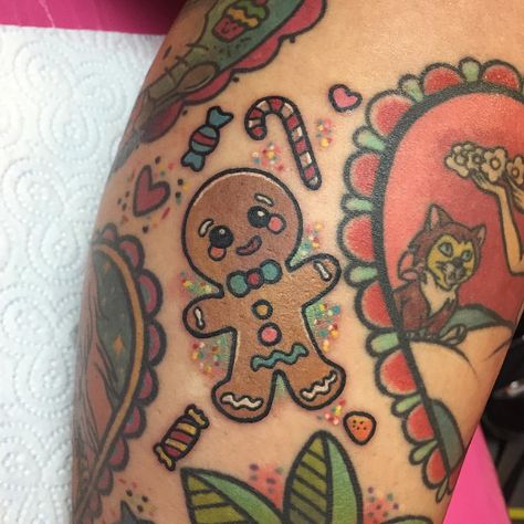 Tattoo kawaii Gingerbread Tattoo Ideas, Shrek Gingerbread Man Tattoo, Pastel Gingerbread Man, Tattoo For Christmas Meme, Spooky Kawaii Tattoo, Feminist Tattoo, Ring Finger Tattoos, Christmas Tattoo, Kawaii Tattoo