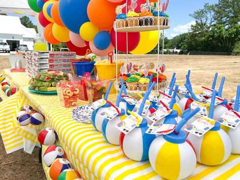 Backyard Water Birthday Party For Kids, Waterslide Themed Birthday Party, Summer Waterslide Party, Simple Summer Birthday Party Ideas, Paddling Pool Party, Kids Backyard Birthday Party Ideas, Summer Kid Birthday Ideas, Backyard Splash Party Ideas, Summer Water Birthday Party