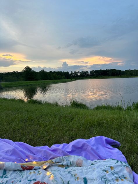 sunset picnic at the lake #dateideas #picnic #lake #sunset #fairylightsfairylights Lake Picnic Aesthetic, Picnic By The Lake, Sunset Picnic, Swedish Summer, Lake Trip, Dream Aesthetic, Lake Bled, Picnic Date, Lake Beach