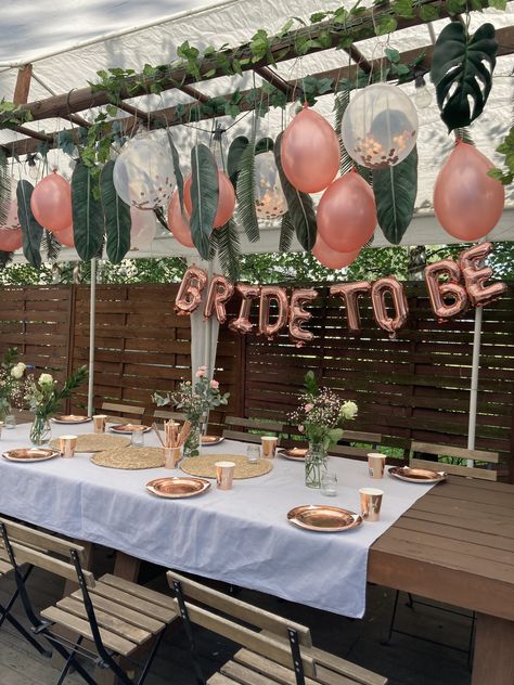 Bachelorette Party Table Decor, Diy Bachelorette Backdrop, Bride To Be Party Decoration Ideas, Diy Birthday Party Decorations, Bride To Be Party, Bride To Be Decorations, Classy Bachelorette Party, Bridal Party Games, Brides Room