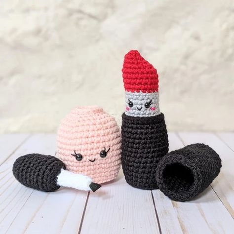 Crochet Lipstick and Nail Polish Patterns, Amigurumi Makeup Plushes from Tugs and Stitches Crochet Star Wars Keychain, Crochet Tools Pattern, Crochet Lipstick, Monday Makeup, Crochet Sets, Crochet Keychains, Easy Crochet Animals, Crochet Mermaid, Plushie Patterns