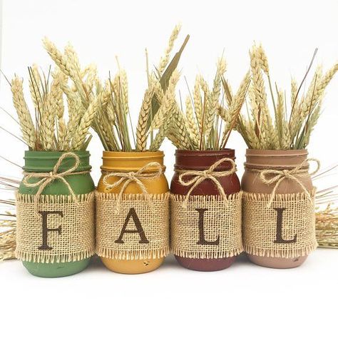 17 Shabby Chic Handmade Fall Mason Jar Decor Ideas For The Home Mason Jar Halloween Crafts, Country Fall Decor, Halloween Mason Jars, Fall Mason Jars, Diy Mason Jar, Home Decor Fall, Autumn Home Decor, Jar Decor, Diy Jar Crafts