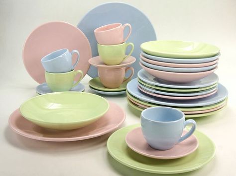 Dish Sets Dinnerware Unique, Kitchen Plates Set Colorful, Pastel Utensils, Pastel Dinnerware, Pastel Crockery, Pastel Glassware, Rainbow Dinnerware, Iris Cabin, Kawaii Kitchen