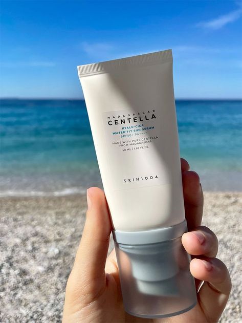 SKIN1004 Hyalu-Cica Water-fit Sun Serum Review Centella Asiatica Skin Care, Centella Sunscreen, Sunscreen Packaging Design, Sunscreen Packaging, Skin 1004, Skincare Aesthetics, Korean Sunscreen, Gel Sunscreen, Spa Time