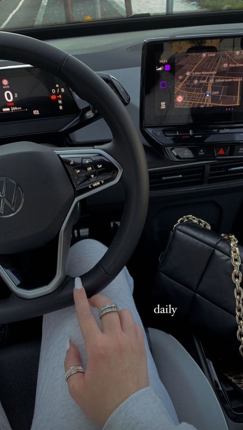 New Car Story Instagram, Driving A Car Aesthetic, Best Cars For Teens, Princess Car, Car Selfies, مرسيدس بنز, New Luxury Cars, Snap Streak Ideas Easy, Girly Car