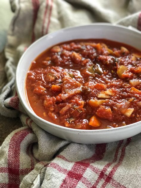 Veggie-Loaded Homemade Marinara Sauce (Large Batch for Freezing) - Whole-Fed Homestead Freezing Tomatoes, Homemade Marinara Sauce, Marinara Recipe, Marinara Sauce Homemade, Freezer Containers, Summer Tomato, Homemade Marinara, Freezer Burn, Winter Dinner