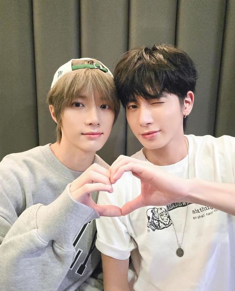 Kpop Industry, Beomgyu Taehyun, Magic Island, Txt Beomgyu, Beautiful Moments, Pop Group, Friends In Love, Kpop Idol, Boy Bands