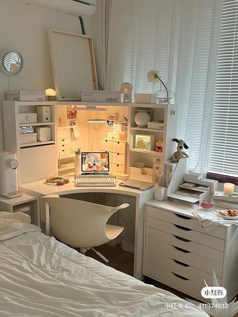 Corner Desk Next To Bed, L Shaped Desk Aesthetic, Home Gel Nails, Garden Home Decor, Desk Inspo, Room Redesign, Office Room Decor, Things To Draw, Pinterest Room Decor