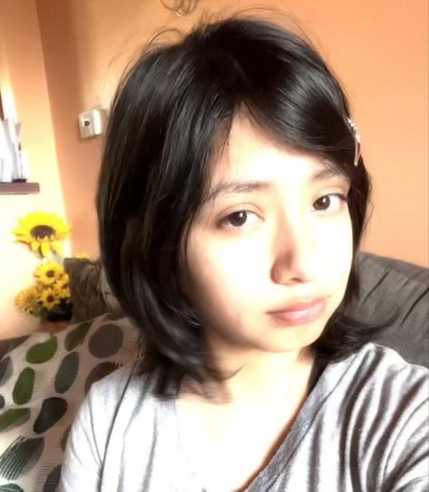 um yea it is me 😱😱😱 2000 Japanese Haircut, 2000s Japanese Haircut, Cutecore Haircut, Short Japanese Hair, Quick Short Hairstyles Easy Hair, Hachi Haircut, Short Y2k Hair, Cute Short Hairstyle Women, Japanese Short Haircut