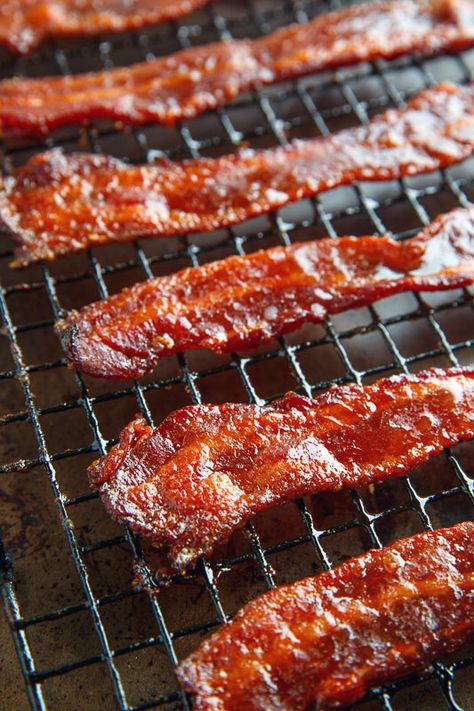 Maple Candied Bacon Recipe, Maple Candied Bacon, Candy Bacon, Candied Bacon Recipe, Bacon Treats, Bacon Dishes, Closet Cooking, Maple Candy, Bacon Recipe