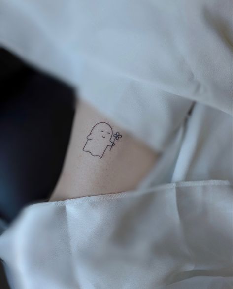 Spooky tattoo fineline Fineline Ghost Tattoo, Fine Line Ghost Tattoo, Cute Ghost Tattoo, Ghost Tattoo, Small Pretty Tattoos, Spooky Tattoos, Cute Small Tattoos, Fine Line, Pretty Tattoos