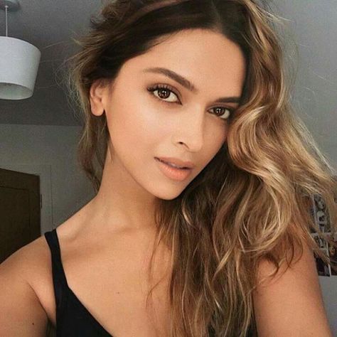 Deepika Padukone Blonde Hair Color On Indian Skin, Blonde On Indian Skin, Blonde Hair On Indian Skin, Indian Blonde Hair, Hair Color Ideas For Brown Skin Indian, Asian Ombre, Deepika Padukone Hair Color, Summer Transformation, Blonde Indian