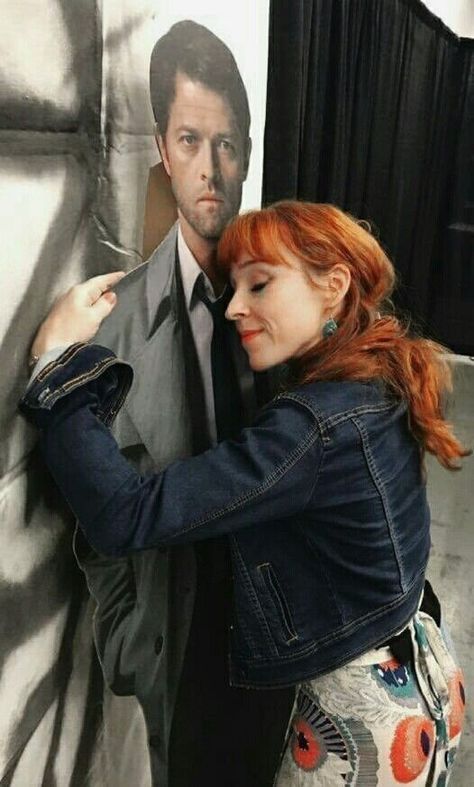 Ruth Connell, Supernatural Actors, Castiel Supernatural, Supernatural Pictures, Winchester Supernatural, Supernatural Destiel, Supernatural Memes, Odaiba, Supernatural Funny