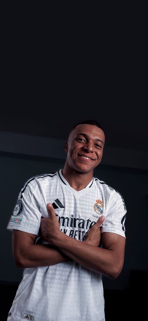 #kylian #mbappe #realmadrid #wallpapers #4k جيسون ستاثام, Real Madrid Logo, French Football Players, Football Players Photos, Madrid Football, Cristino Ronaldo, Real Madrid Team, Soccer Photography, Real Madrid Wallpapers