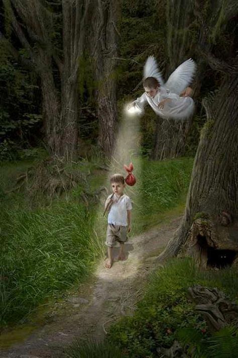 angel's light -Shining the Way Heavenly Angels, I Believe In Angels, Ange Demon, Angels Among Us, Angels In Heaven, Guardian Angels, Angel Pictures, Jesus Pictures, Fairy Angel