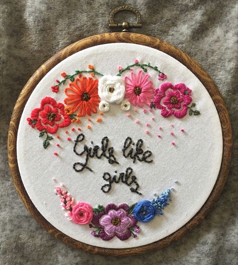 Pride Embroidery Ideas, Sapphic Cross Stitch, Feminism Embroidery, Pride Embroidery, Girl Bi, Lgbtq Embroidery, Coin Purse, Hobbies, Wallet