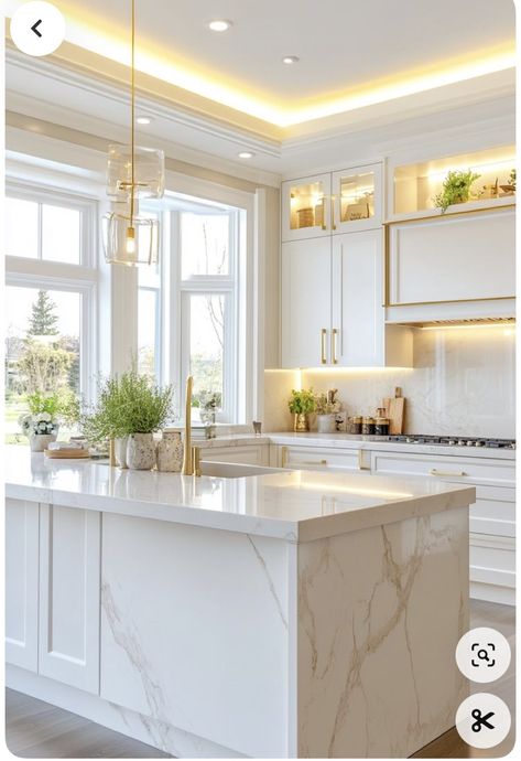 All White Marble Kitchen, White Kitchen Aesthetic Modern, Cream White Gold Kitchen, Modern White And Gold Kitchen, Marble Kitchen Island Ideas, Kitchen Design White And Gold, White And Golden Kitchen, French Contemporary Home Interiors, White And Gold Quartz Countertops