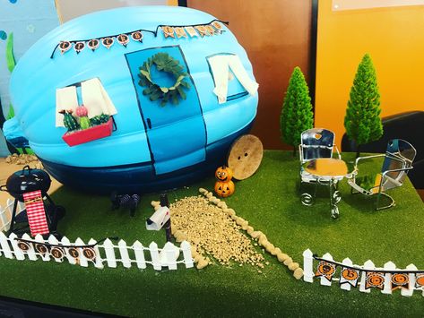 Tiny Living inspired camper pumpkin Camper Pumpkin, Diy Pumpkin Carving, Office Themed Party, Story Book Pumpkin, Creative Pumpkin Decorating, Pumpkin Carving Contest, Pumpkin Decorating Contest, Creative Pumpkin Carving, Pumpkin Contest