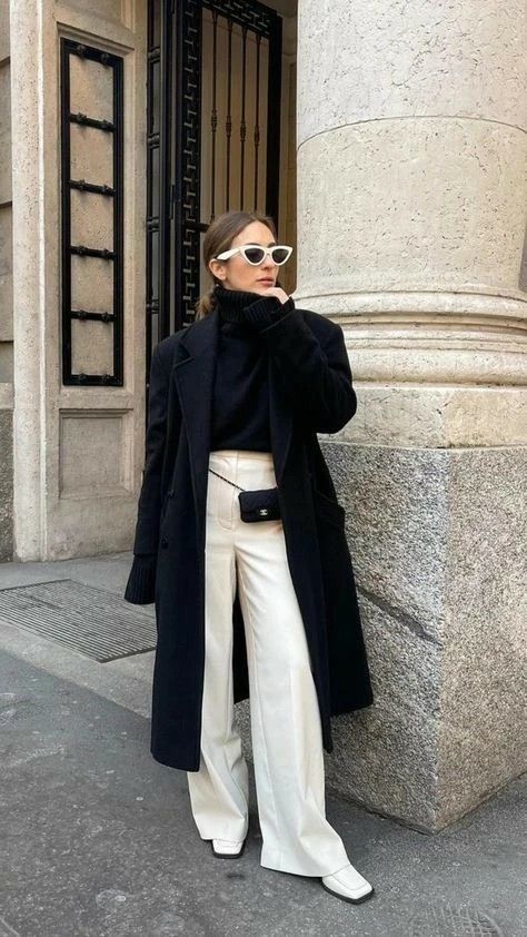 Europe Fashion 2023, Effortless Chic Outfits Winter, Effortless Edgy Style, Europe Fits Winter, White Pants Outfit Winter Classy, Old Money Winter, Outfit Elegantes, Ny Outfits, Winter Travel Outfit