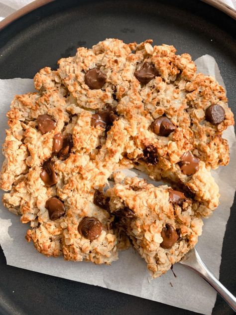 10-Minute Air Fryer Oatmeal Cookie - Nourished by Nic Air Fryer Protein Oats, Simple Air Fryer Breakfast, Air Fryer Sweet Breakfast Recipes, Protein Air Fryer Cookie, 6 Minute Air Fryer Oat Cookie, Airfryer Cookies Healthy, Air Fryer Breakfast Bars, Oatmeal In Air Fryer, Air Fryer Breakfast Cookies Healthy